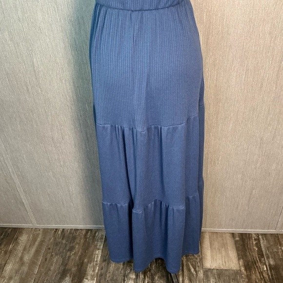 Gilli Sleeveless Blue Maxi Dress Size Medium - Picture 6 of 12